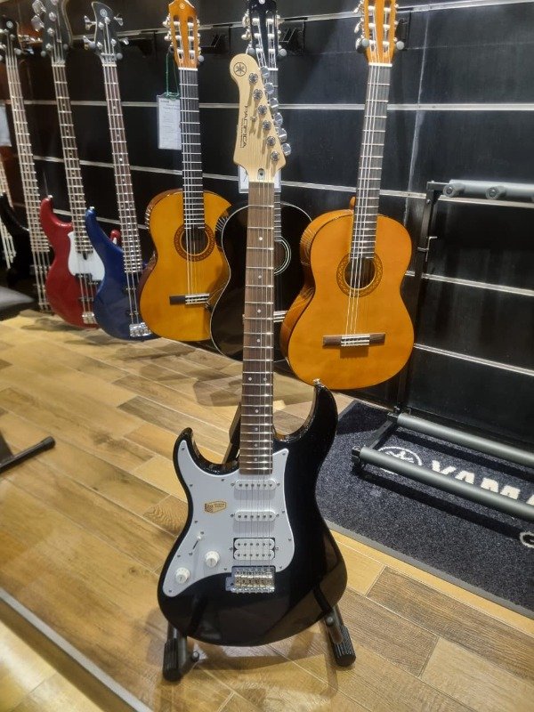 Yamaha Pacifica Electric Guitar – left handed 